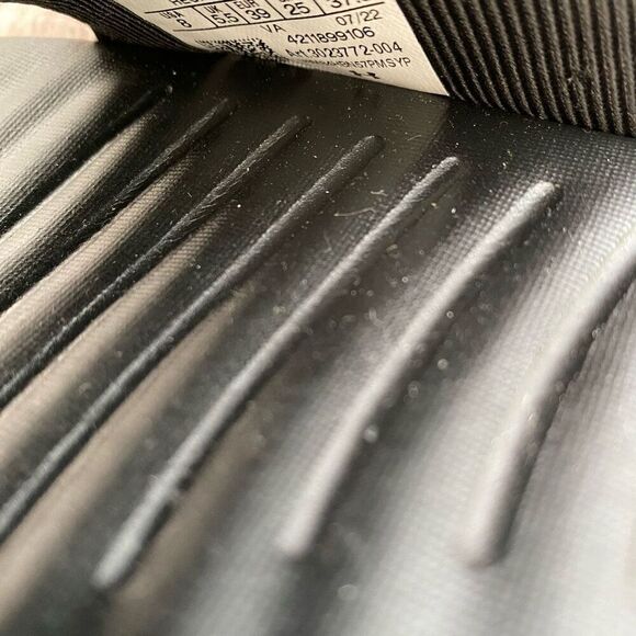 Under Armour men 8 black slides w/ribbed comfort insole - Picture 4 of 5